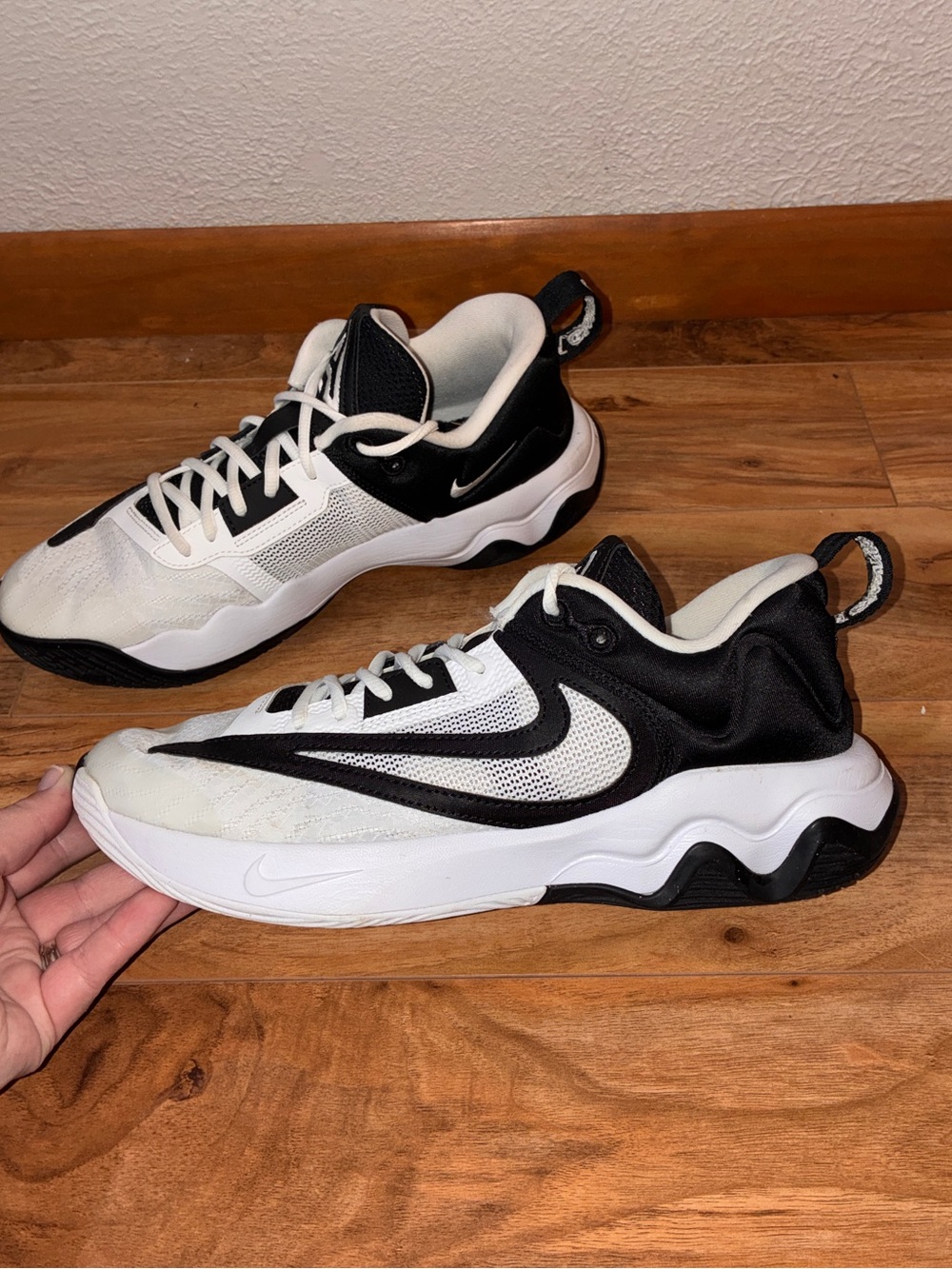 Nike Men’s Giannis Immortality 3 Basketball Shoe, black & white - size 9